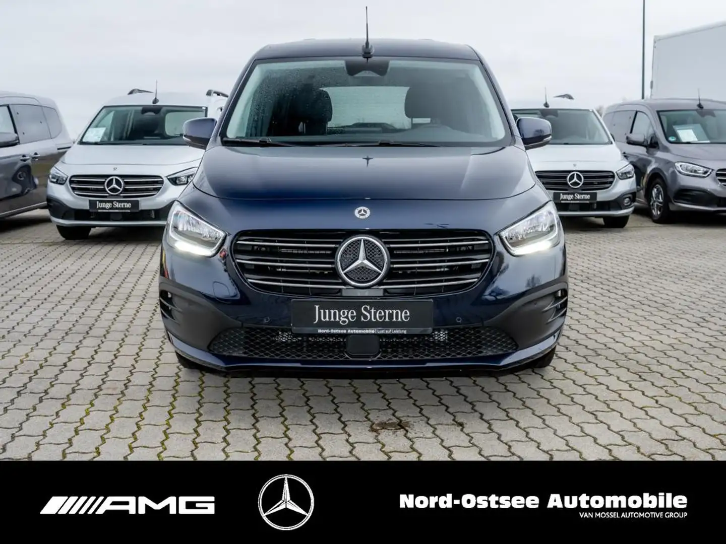 Mercedes-Benz T-Class T 180 d STYLE MBUX TEMPOMAT KLIMA 6 GANG DAB Синій - 2
