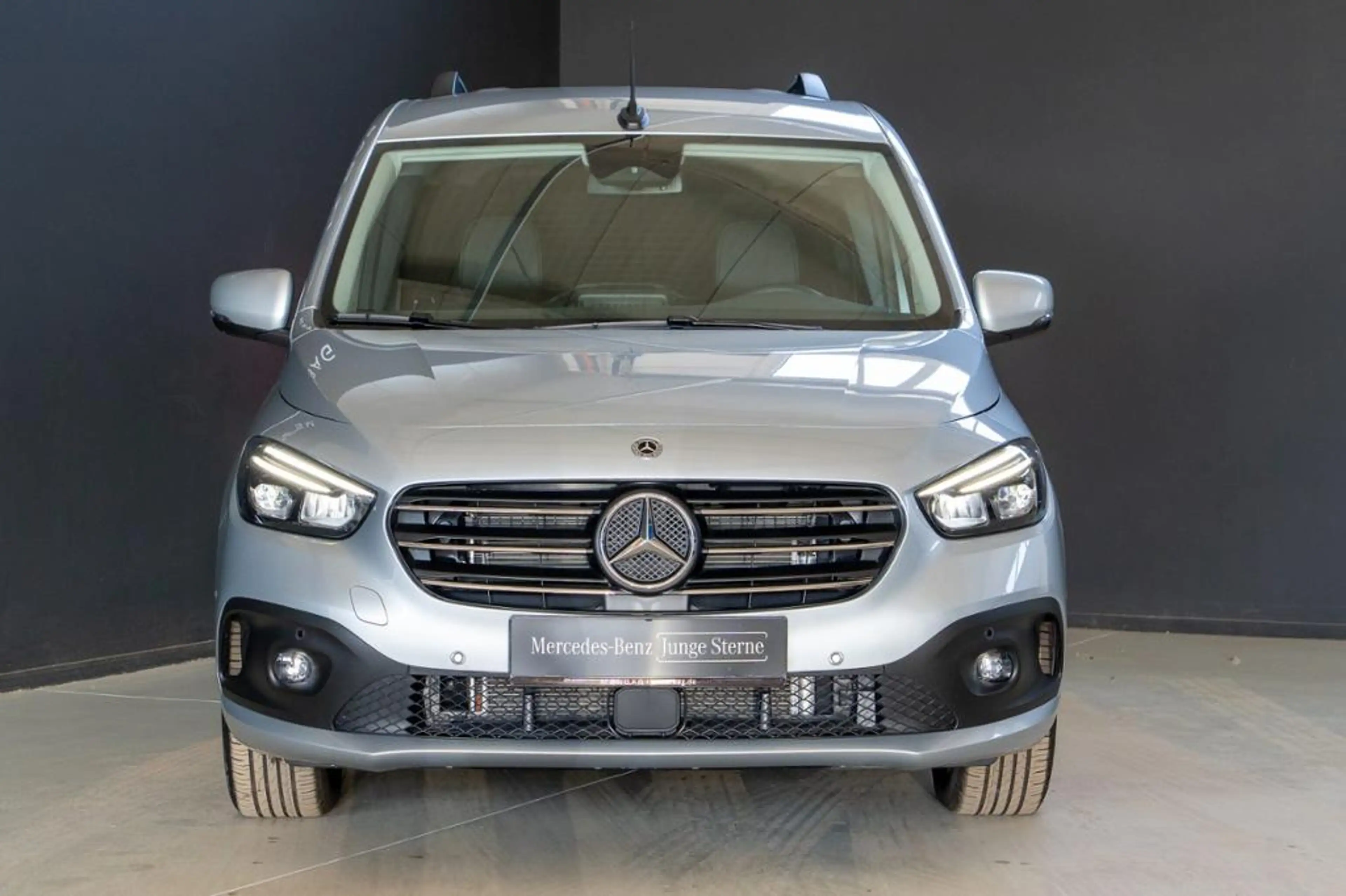 Mercedes-Benz T-Class T 180 d *Edition Navi LED Kam KeyGo — photo 2