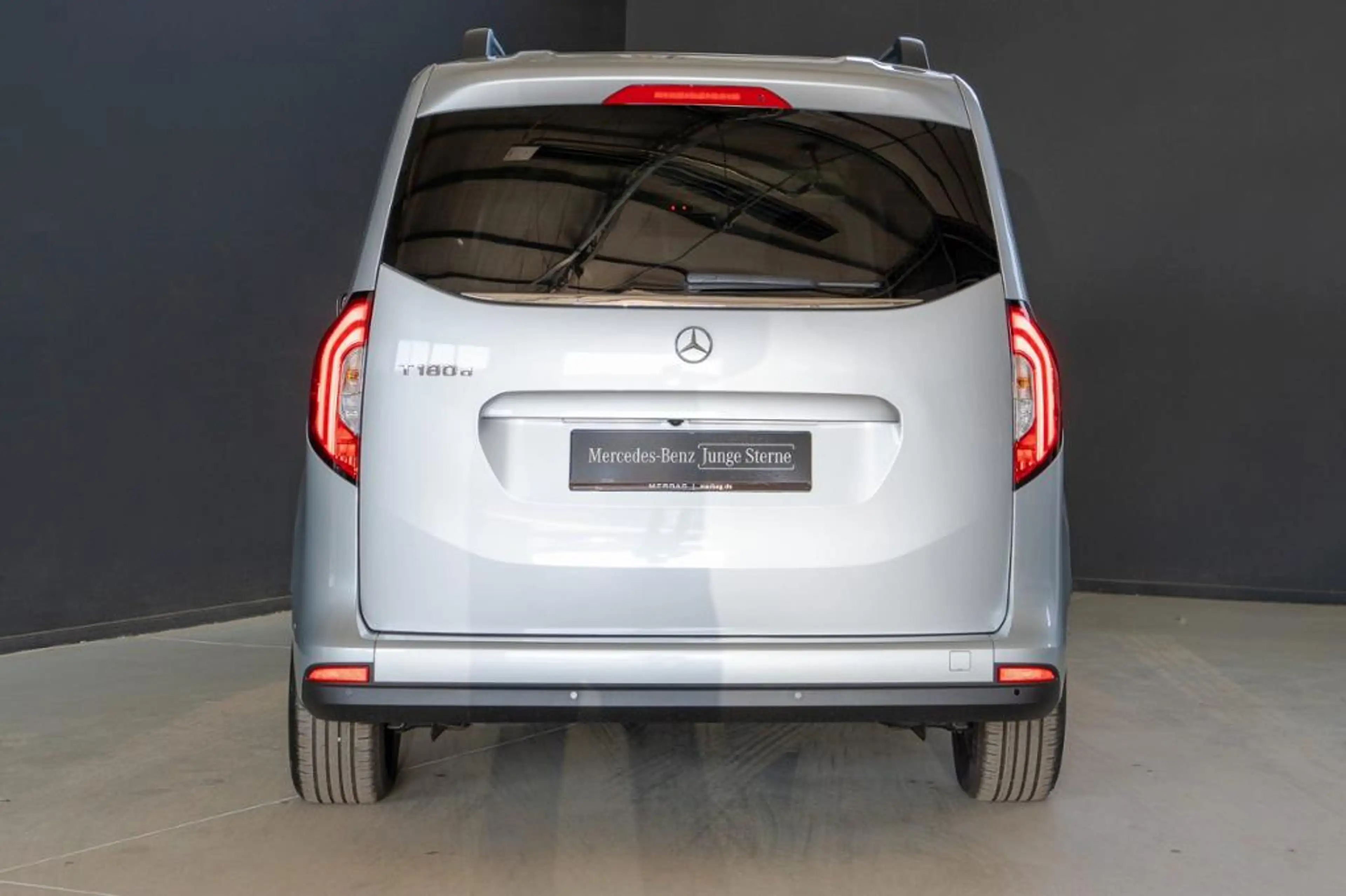 Mercedes-Benz T-Class T 180 d *Edition Navi LED Kam KeyGo — photo 4