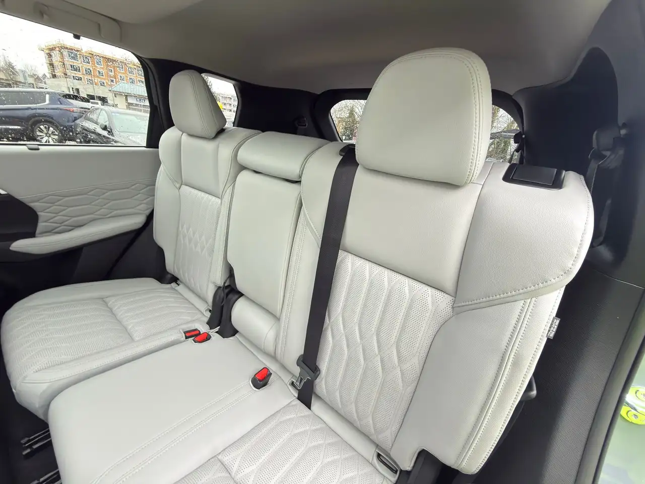 Mitsubishi Outlander снимка Mitsubishi Outlander