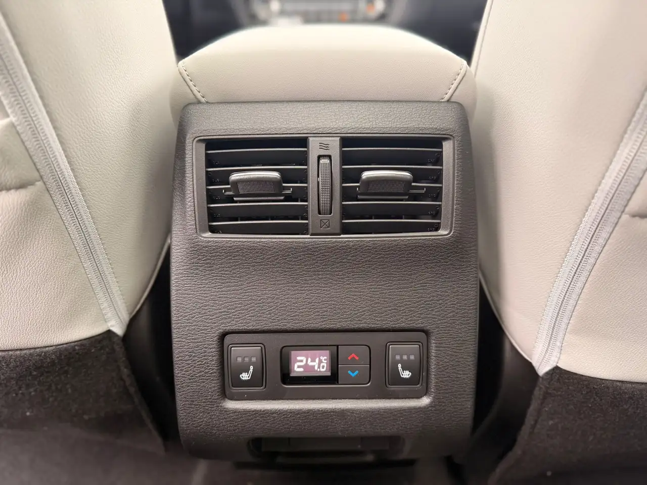 Mitsubishi Outlander снимка Mitsubishi Outlander