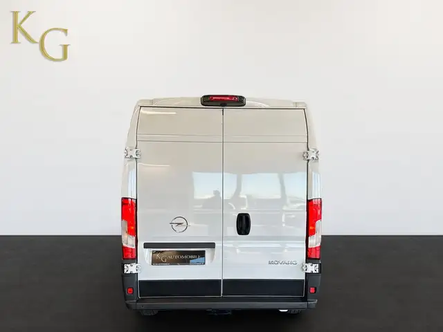 Opel Movano view 6