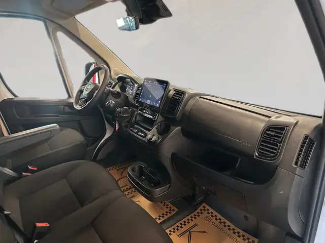 Opel Movano view 15