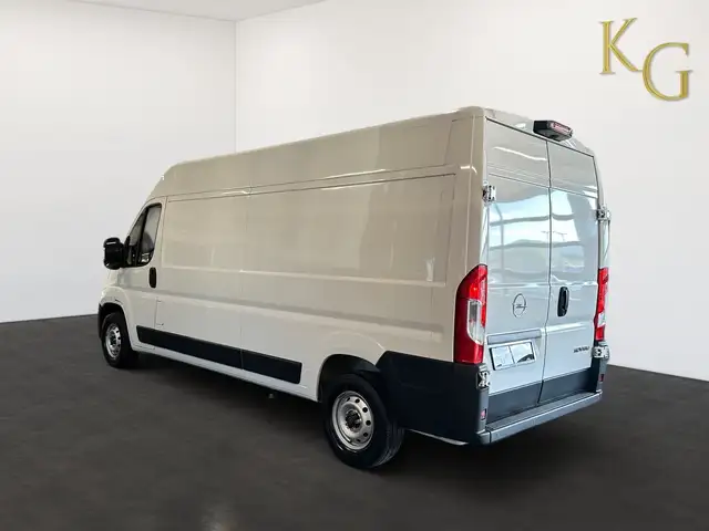 Opel Movano view 5
