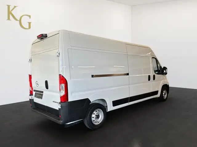 Opel Movano view 7