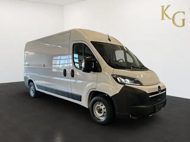 Opel Movano view 10