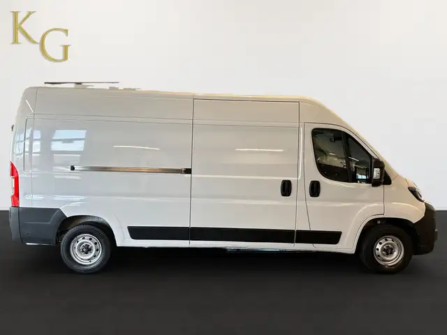 Opel Movano view 8