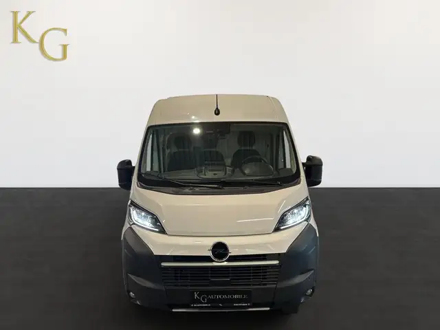 Opel Movano view 11