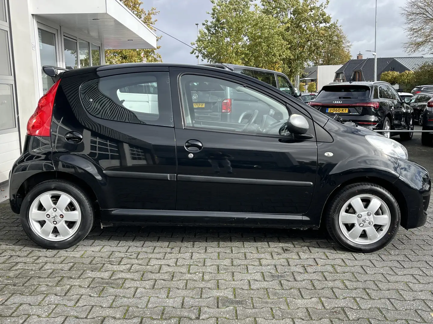 Peugeot 107 1.0-12V Sublime Airco nieuwe apk + set winterbande Noir - 2