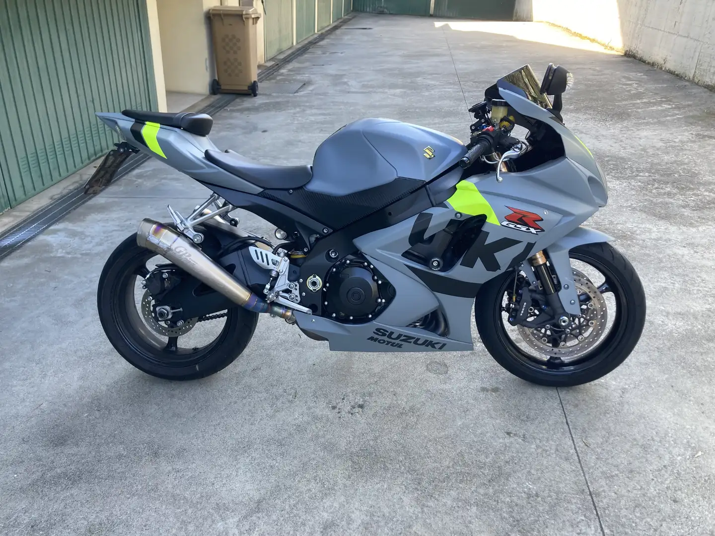 Suzuki GSX-R 1000 Grigio - 1