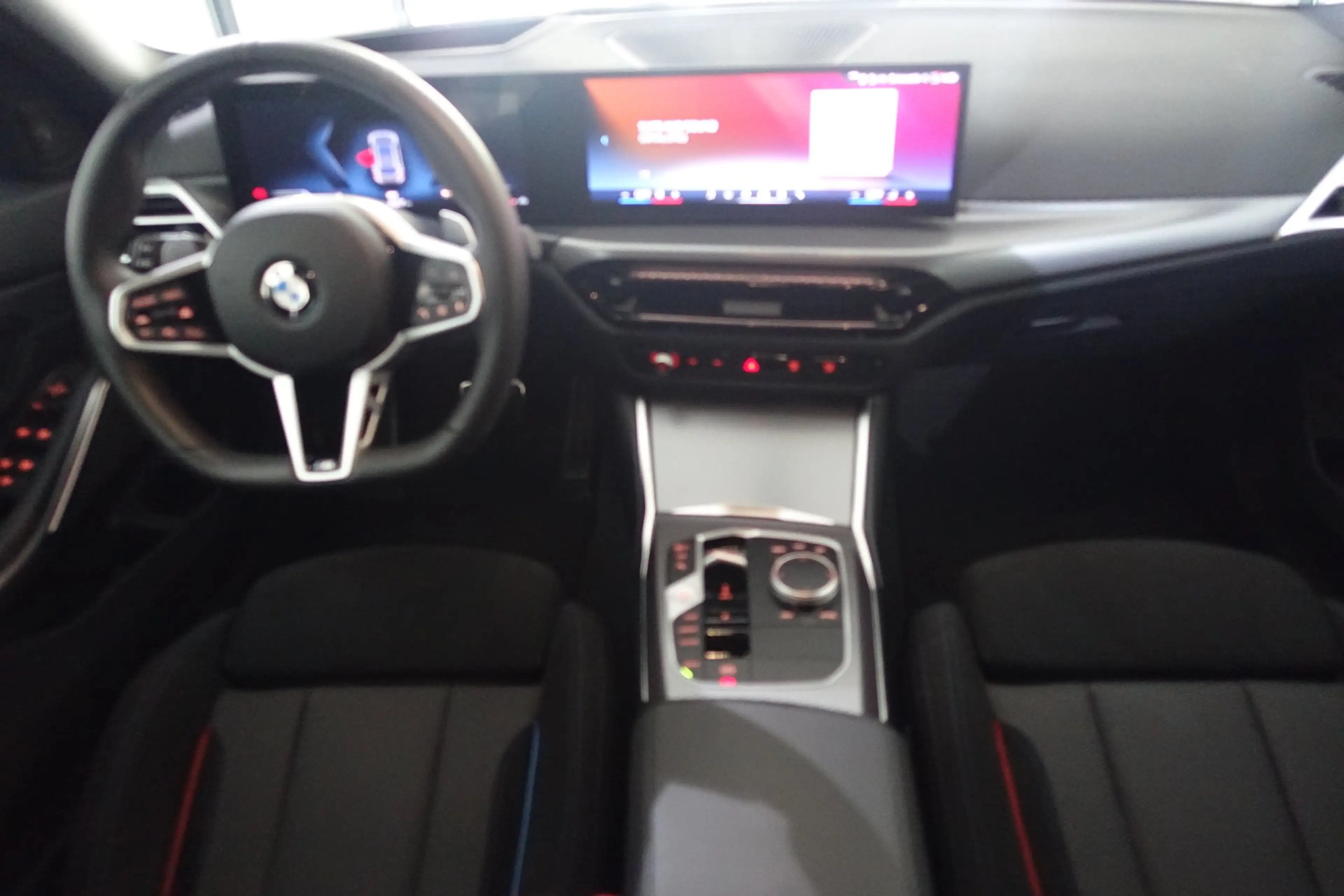 BMW 320 d xDrive M-Sport — photo 9