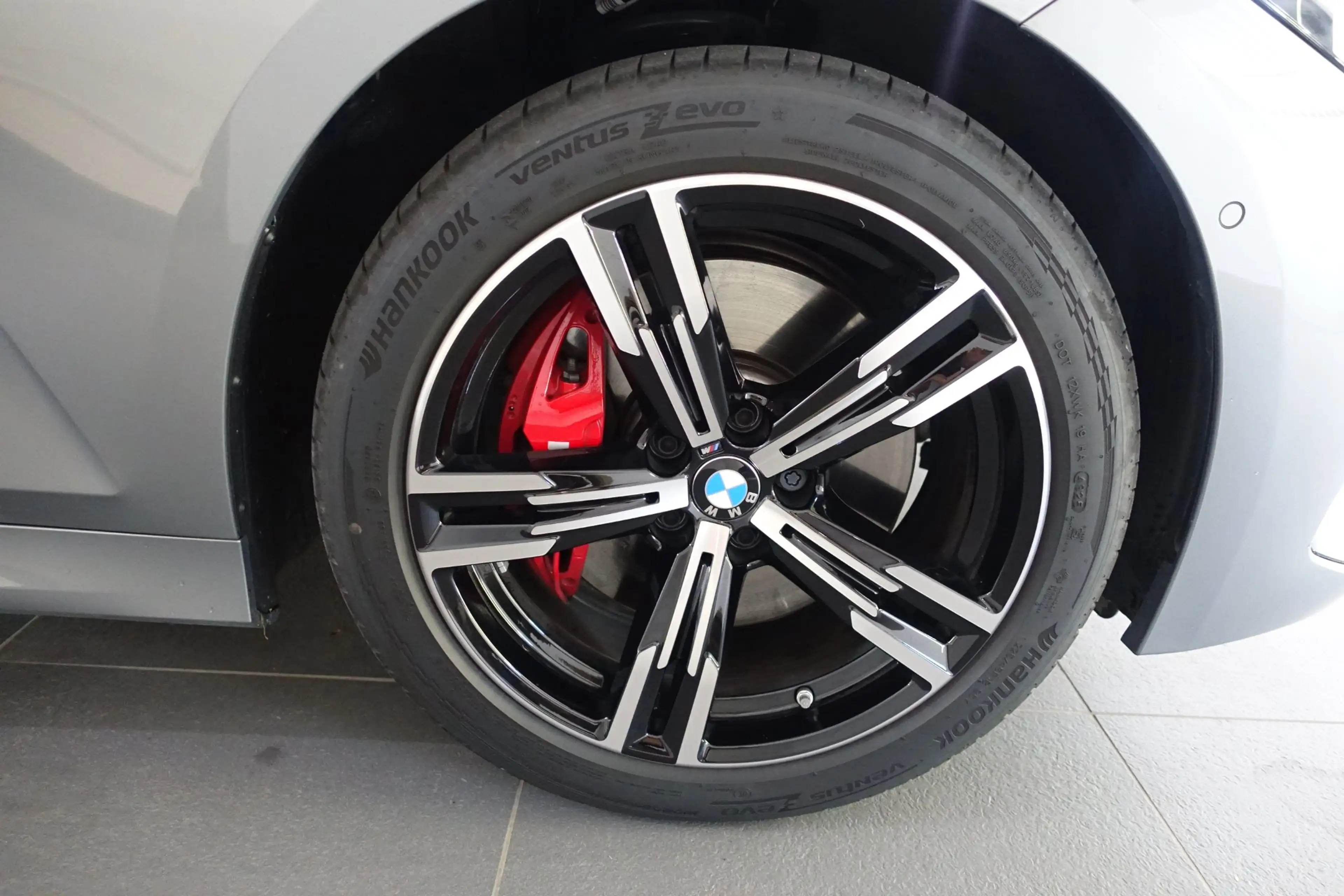 BMW 320 d xDrive M-Sport — photo 4