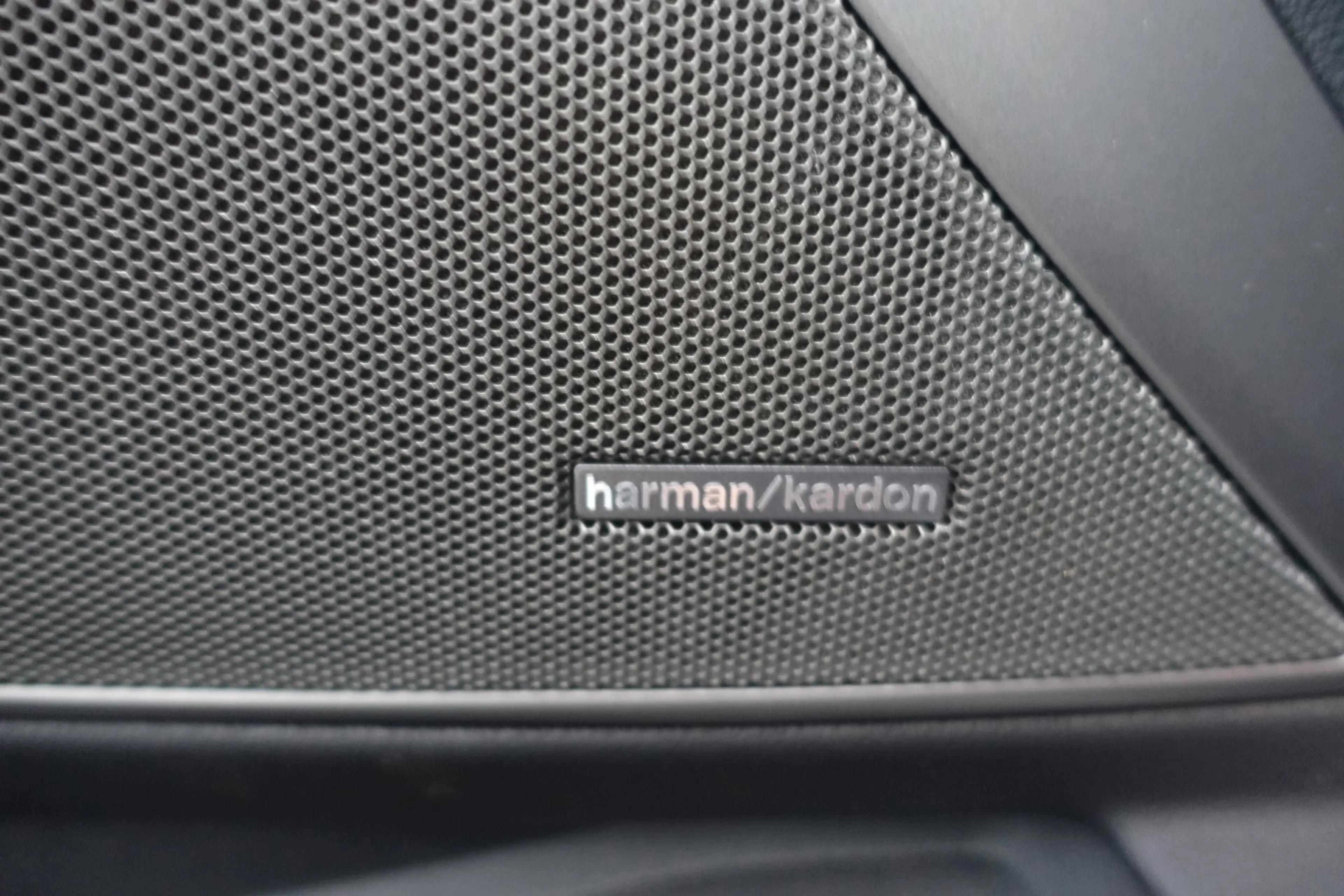 BMW 320 d xDrive M-Sport — photo 13