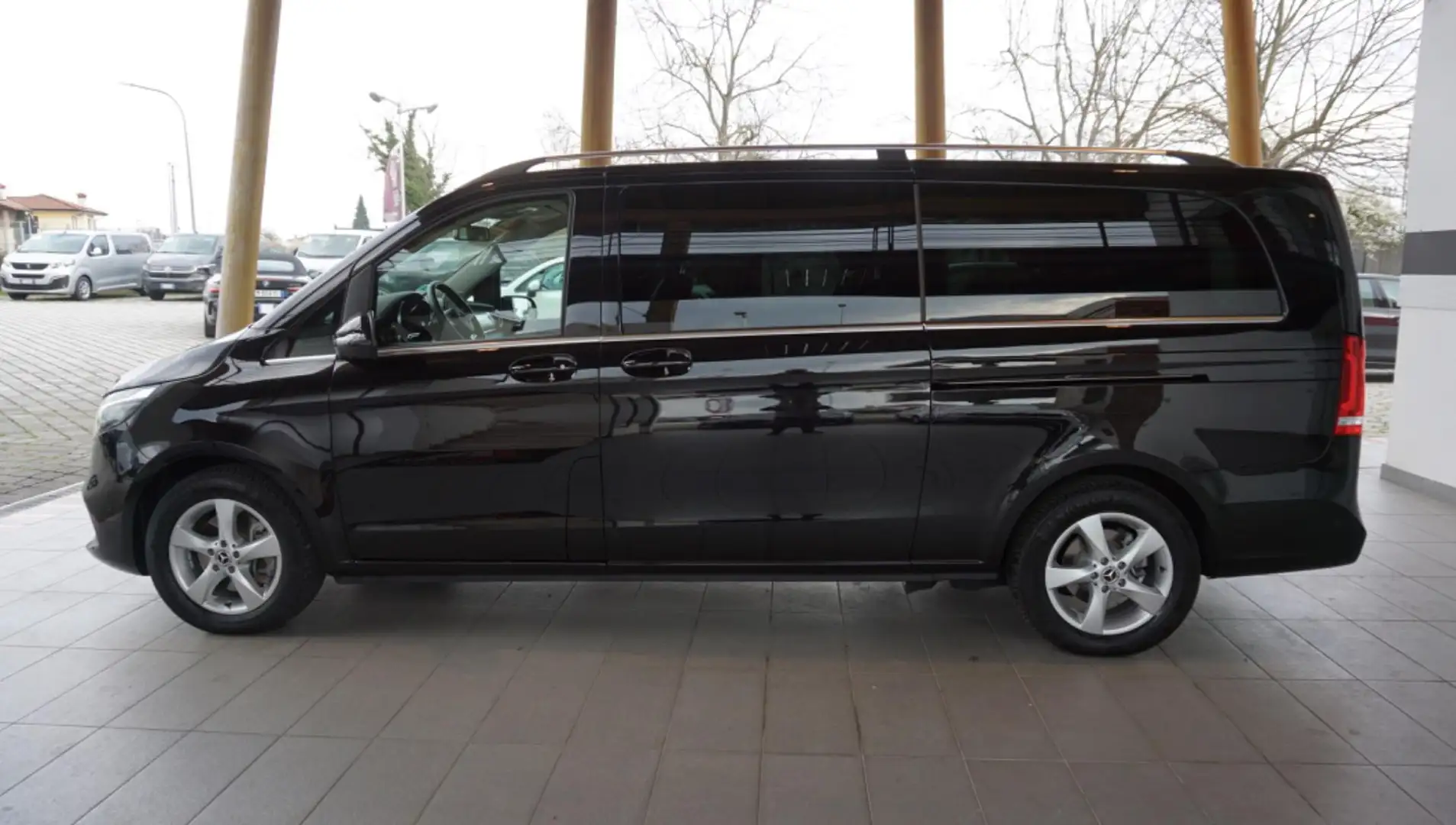 Mercedes-Benz V 300 d Automatic 4Matic Premium long Noir - 2
