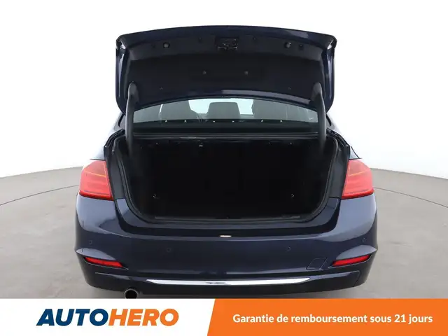 BMW 3 Series view 16