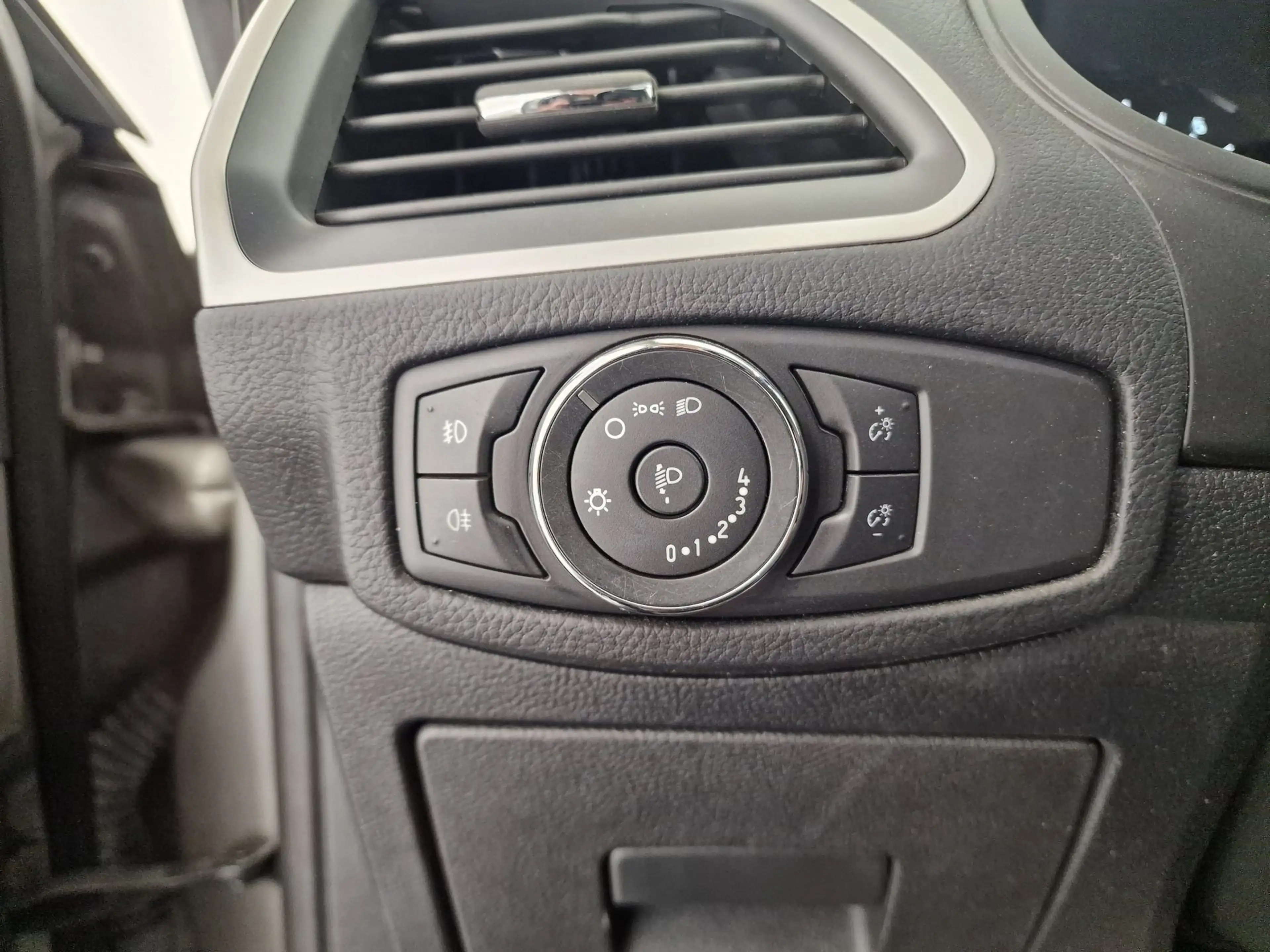 Ford S-Max TITANIUM BENZINE-PANO DAK-GPS — photo 10