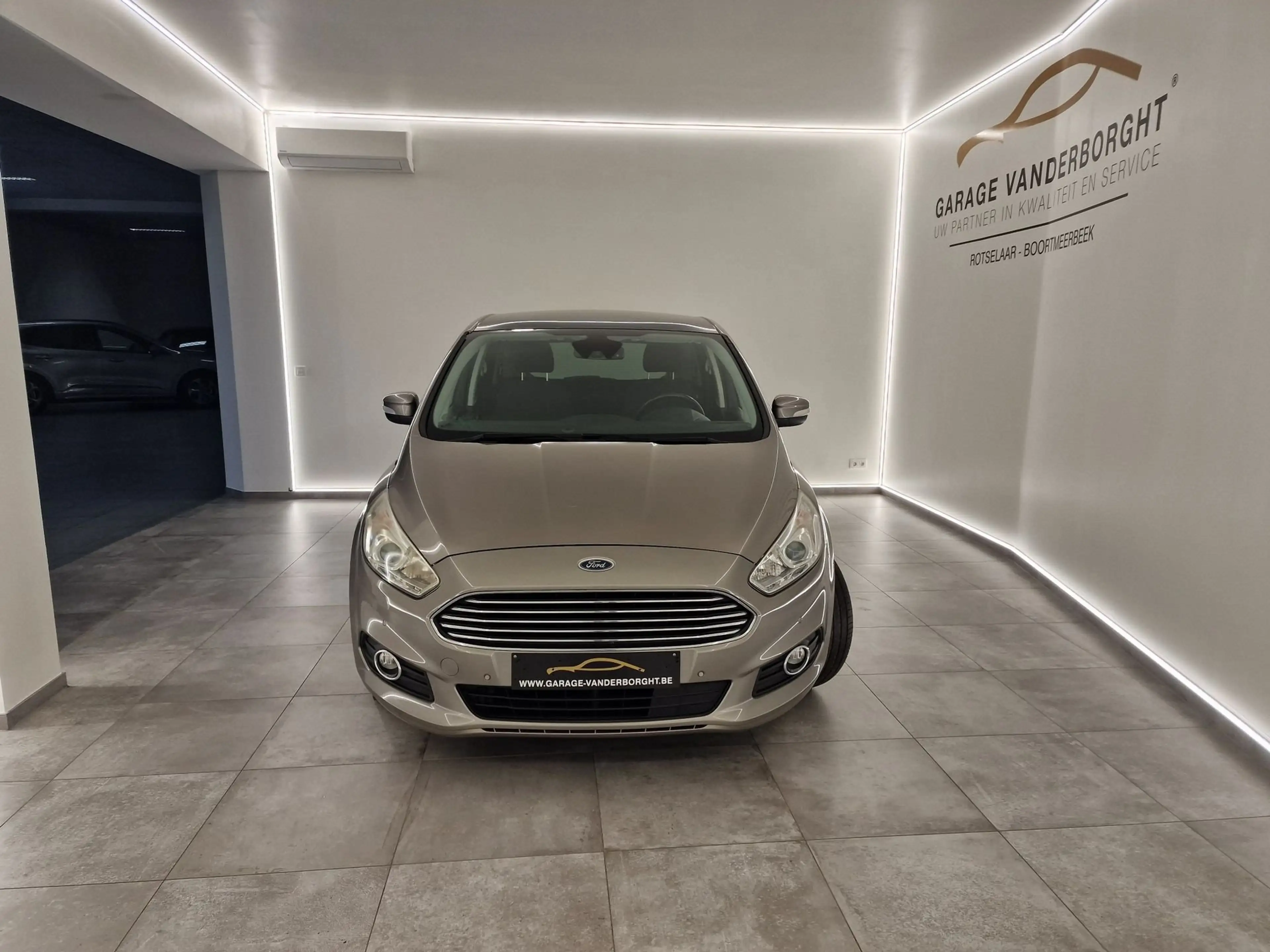 Ford S-Max TITANIUM BENZINE-PANO DAK-GPS — photo 2