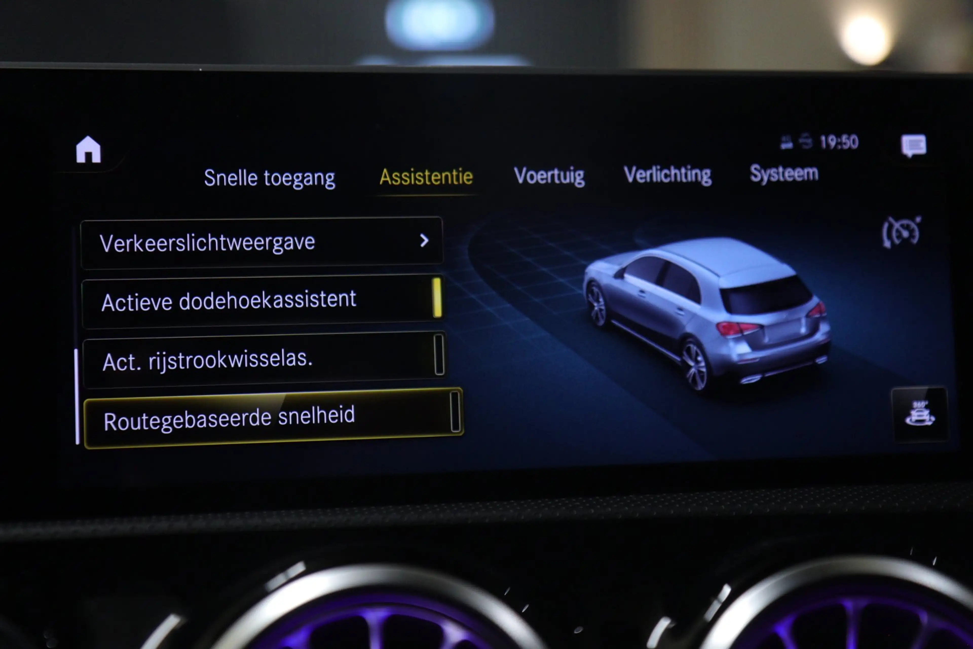 Mercedes-Benz A 220 4MATIC AMG-LINE PANO/BURM/SFEER/360CAM/KEYLESS/VOL — photo 36