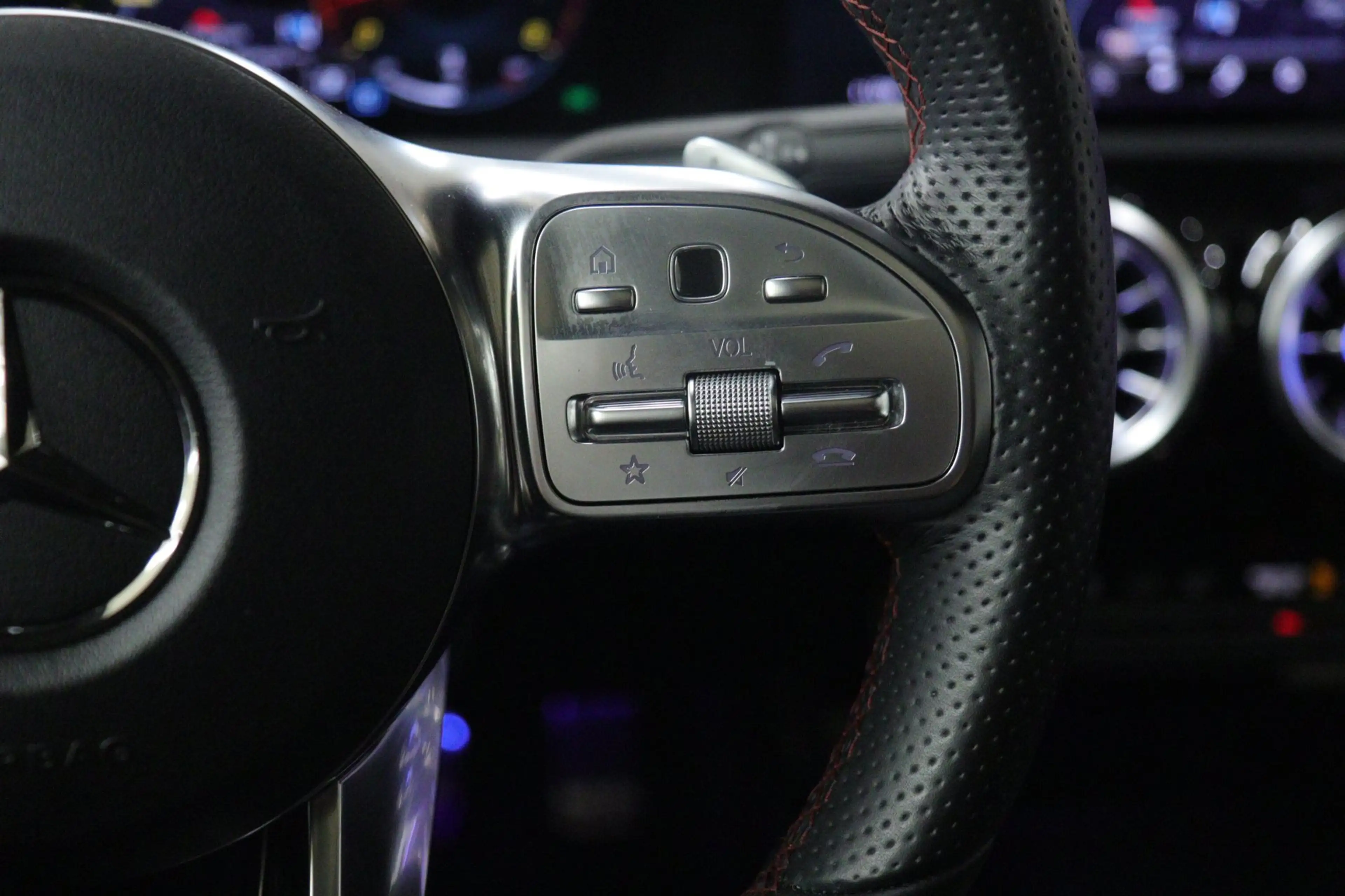 Mercedes-Benz A 220 4MATIC AMG-LINE PANO/BURM/SFEER/360CAM/KEYLESS/VOL — photo 18