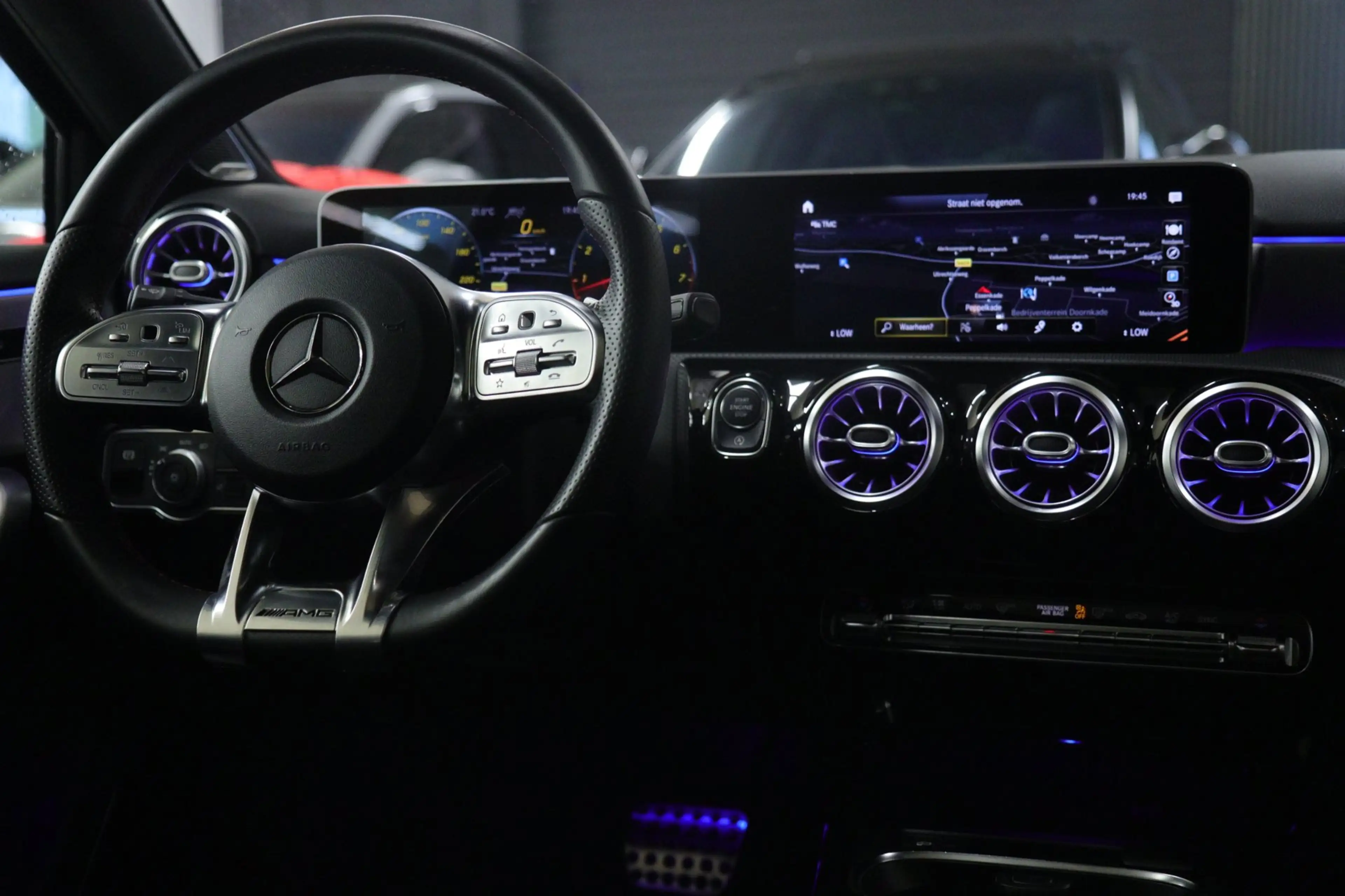 Mercedes-Benz A 220 4MATIC AMG-LINE PANO/BURM/SFEER/360CAM/KEYLESS/VOL — photo 40