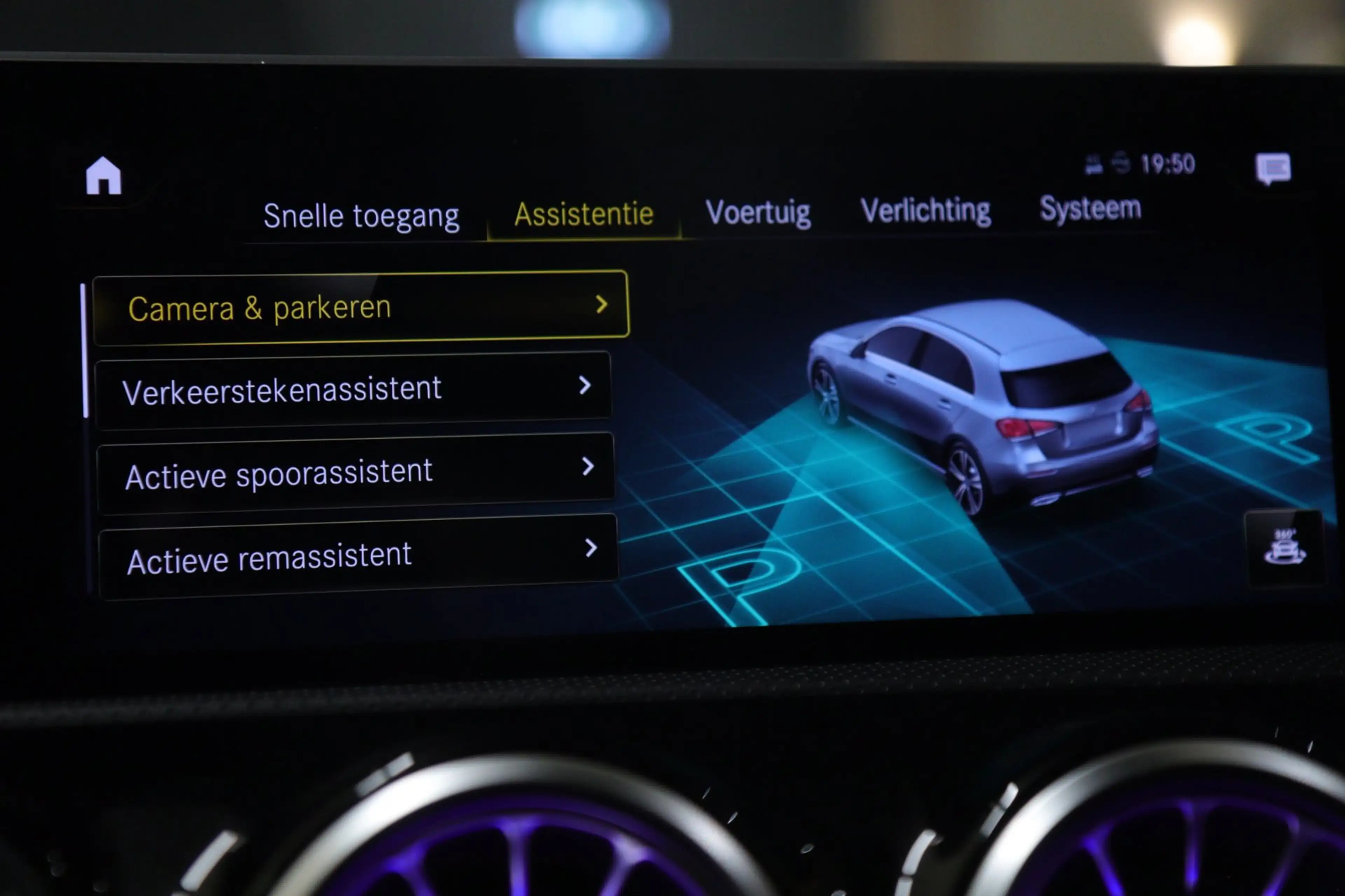 Mercedes-Benz A 220 4MATIC AMG-LINE PANO/BURM/SFEER/360CAM/KEYLESS/VOL — photo 31