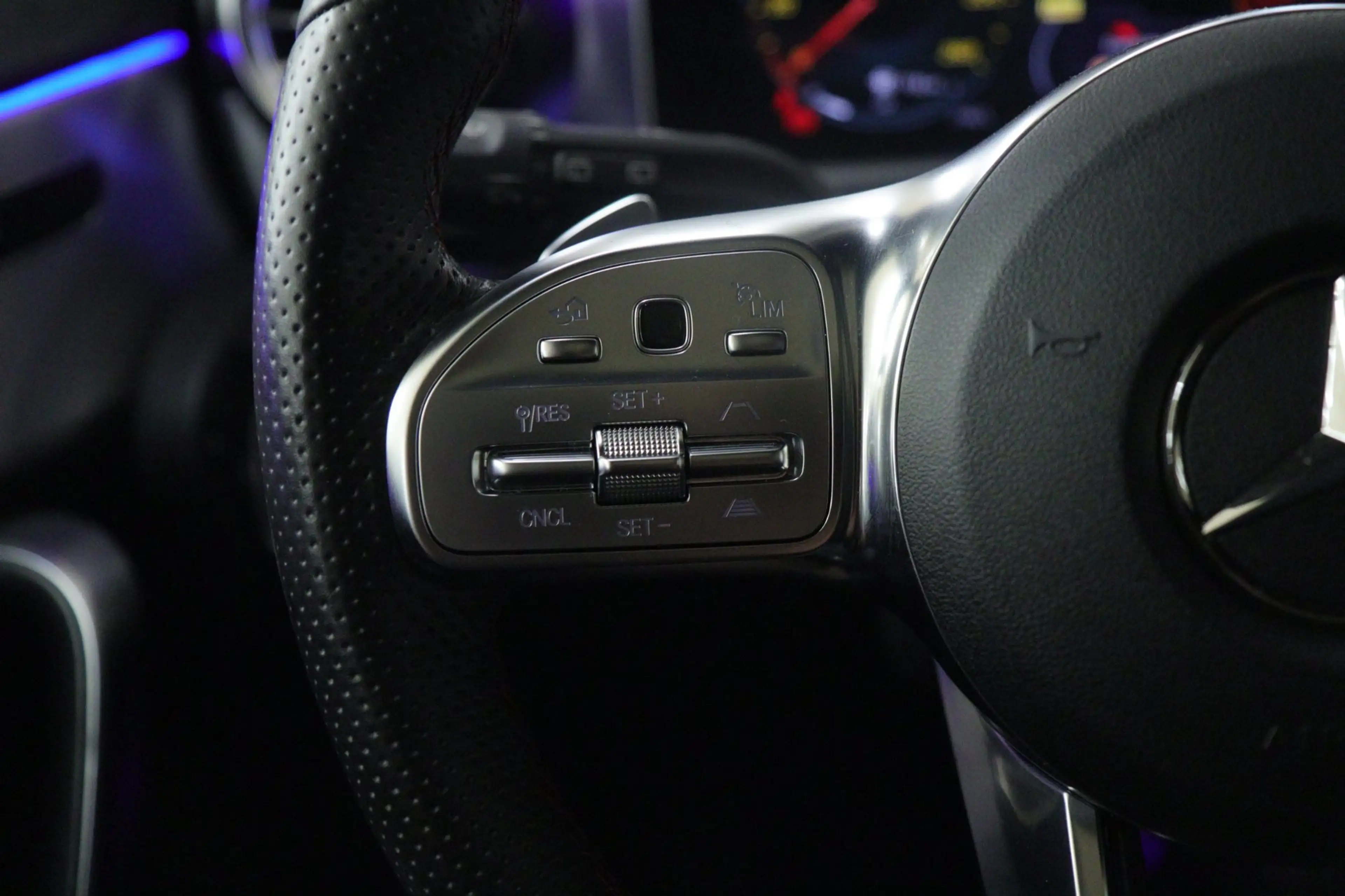 Mercedes-Benz A 220 4MATIC AMG-LINE PANO/BURM/SFEER/360CAM/KEYLESS/VOL — photo 17