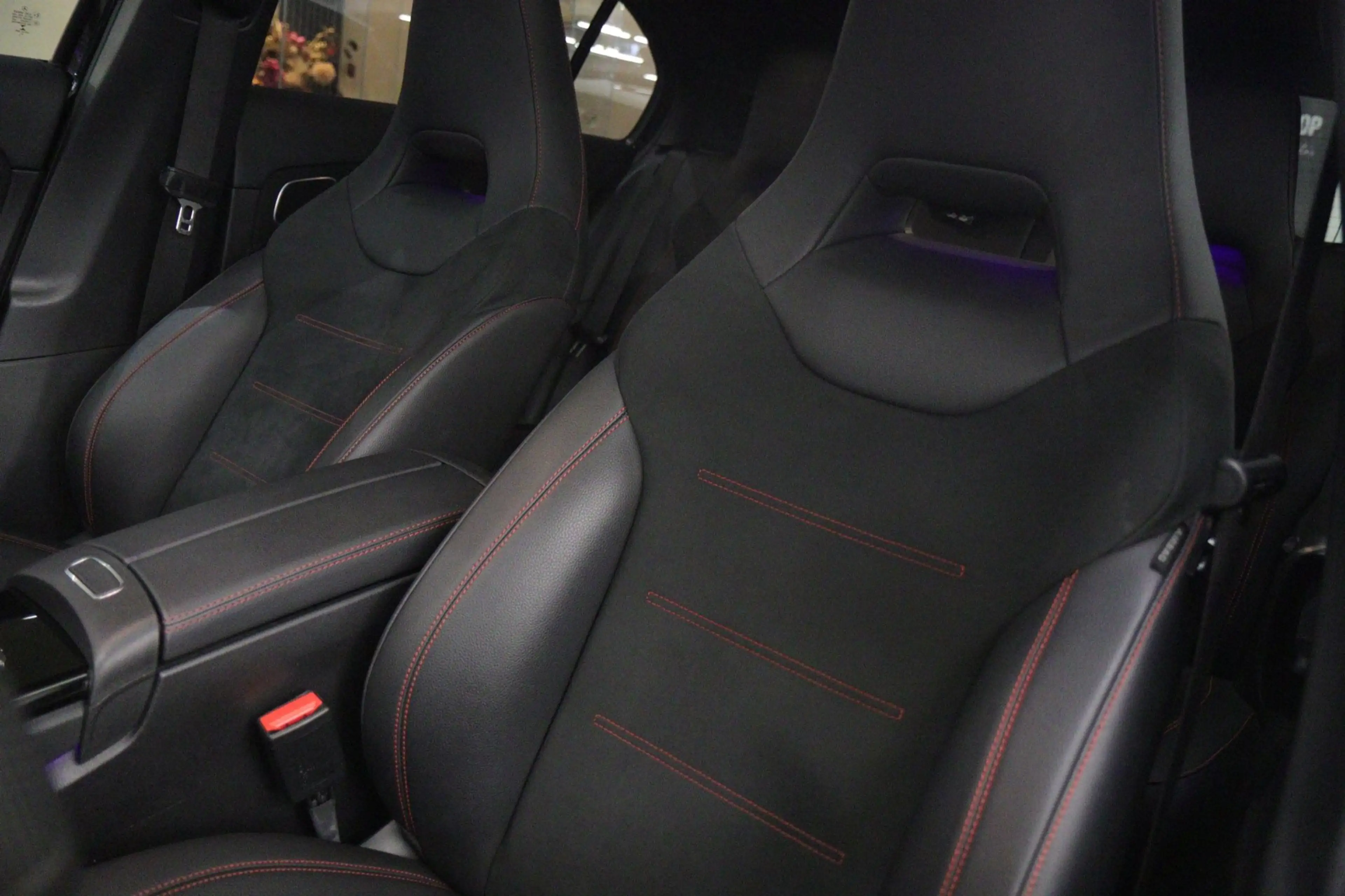 Mercedes-Benz A 220 4MATIC AMG-LINE PANO/BURM/SFEER/360CAM/KEYLESS/VOL — photo 13