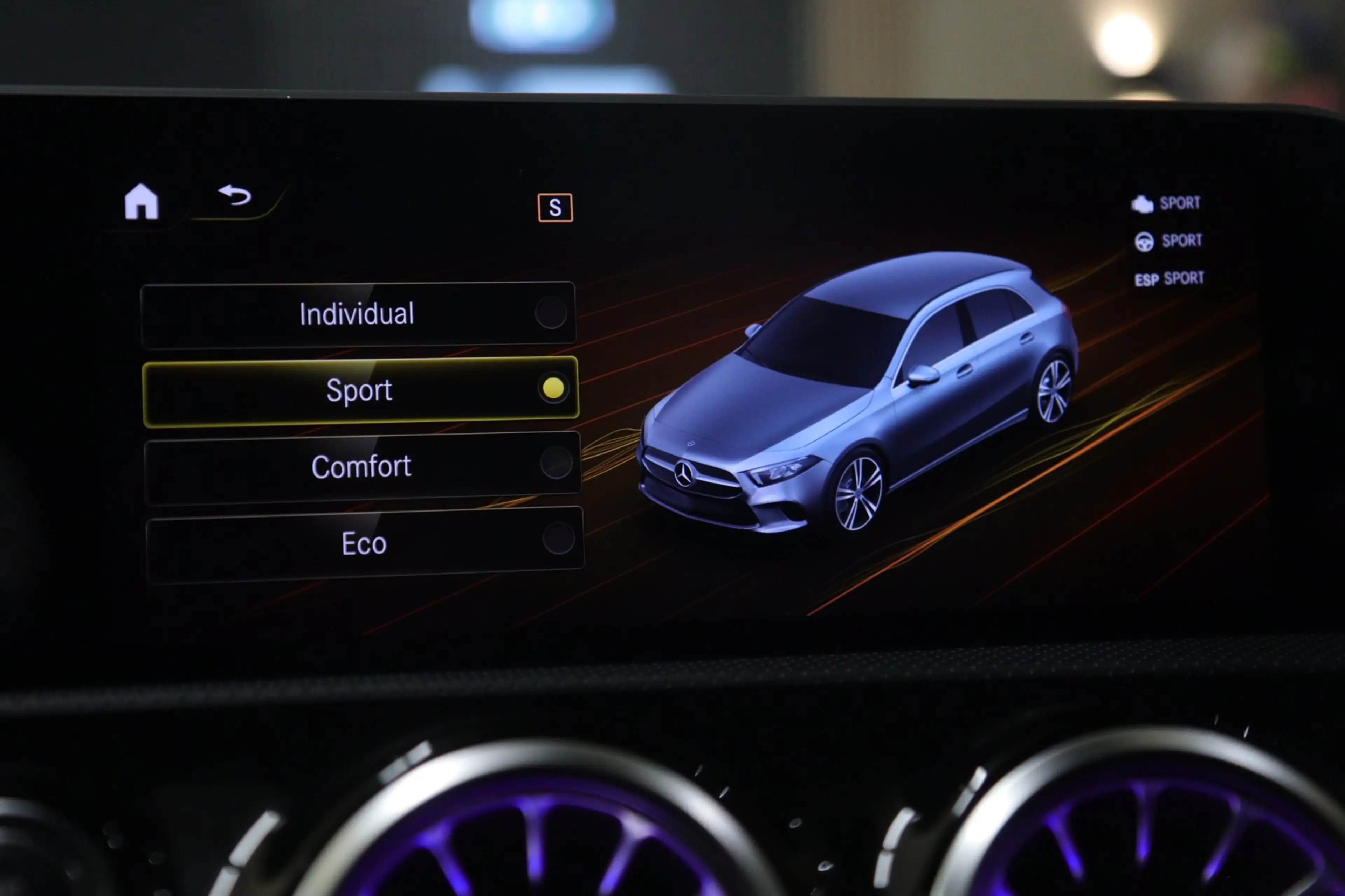 Mercedes-Benz A 220 4MATIC AMG-LINE PANO/BURM/SFEER/360CAM/KEYLESS/VOL — photo 32