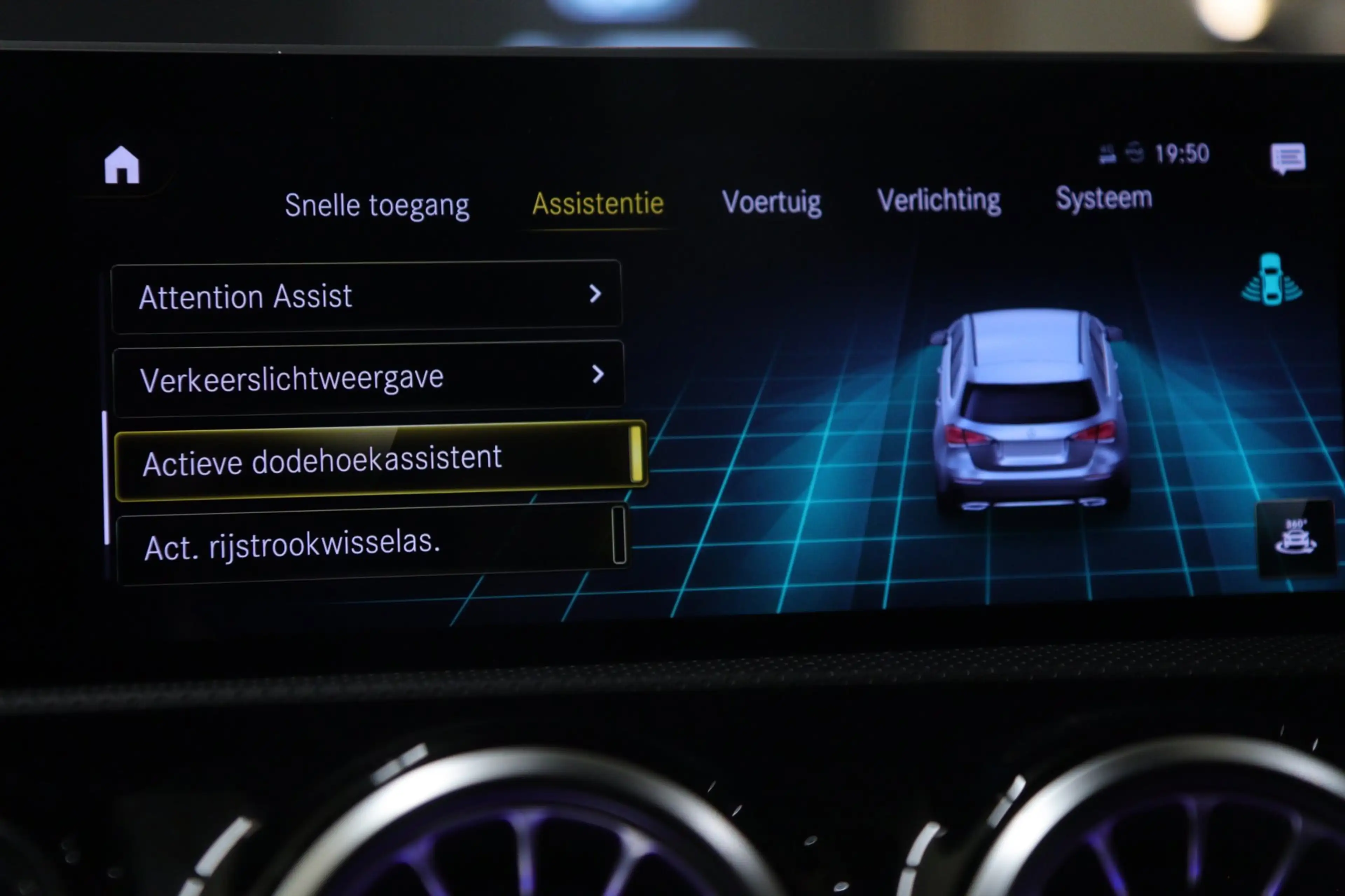 Mercedes-Benz A 220 4MATIC AMG-LINE PANO/BURM/SFEER/360CAM/KEYLESS/VOL — photo 35