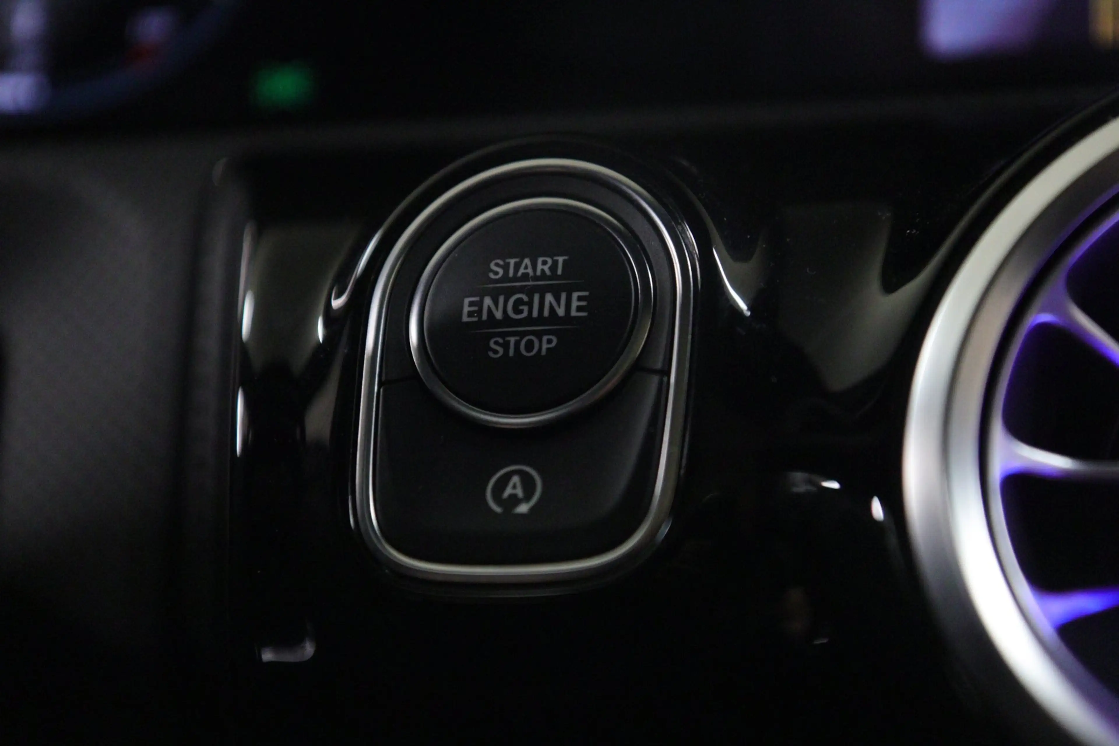 Mercedes-Benz A 220 4MATIC AMG-LINE PANO/BURM/SFEER/360CAM/KEYLESS/VOL — photo 45