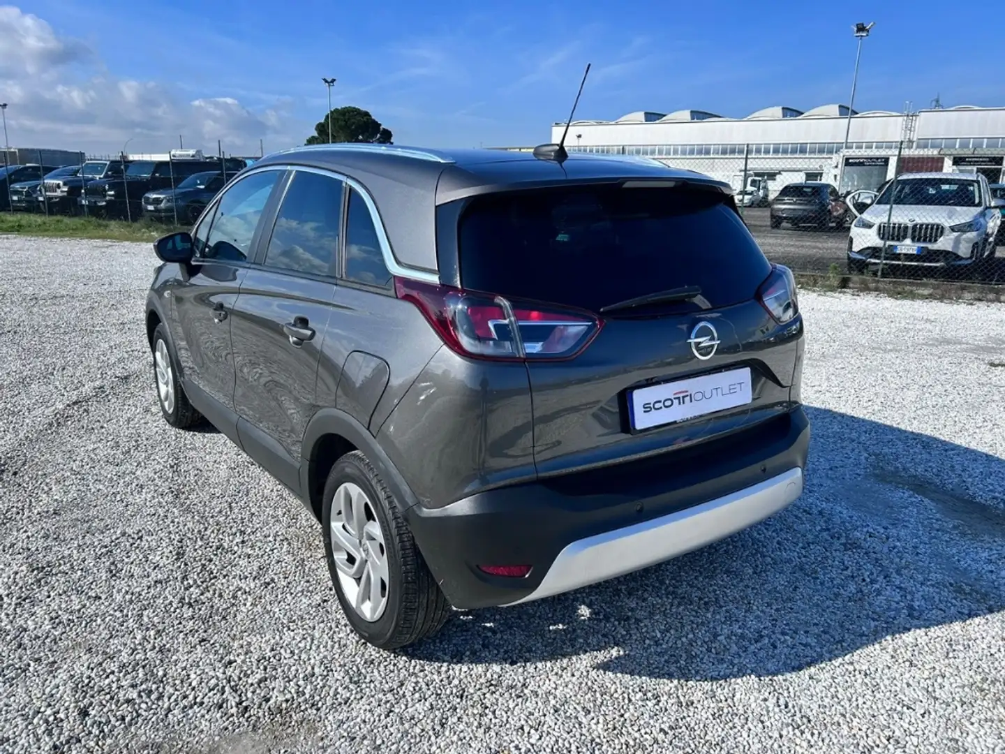 Opel Crossland X 1.2 Grau - 2