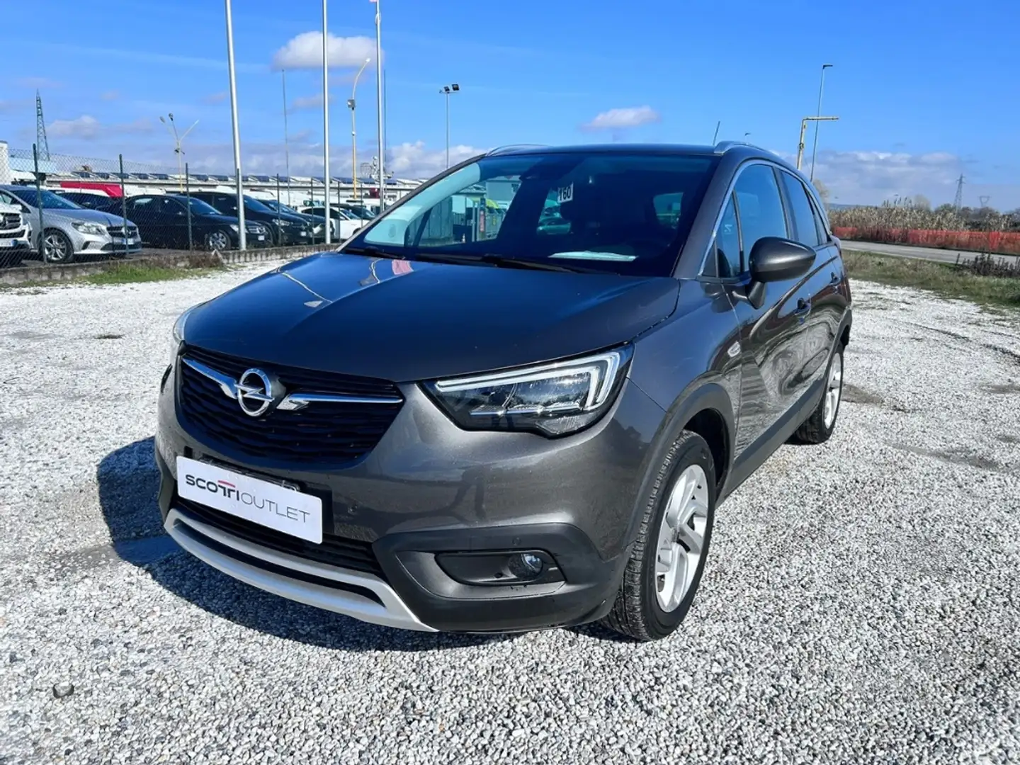 Opel Crossland X 1.2 Grau - 1