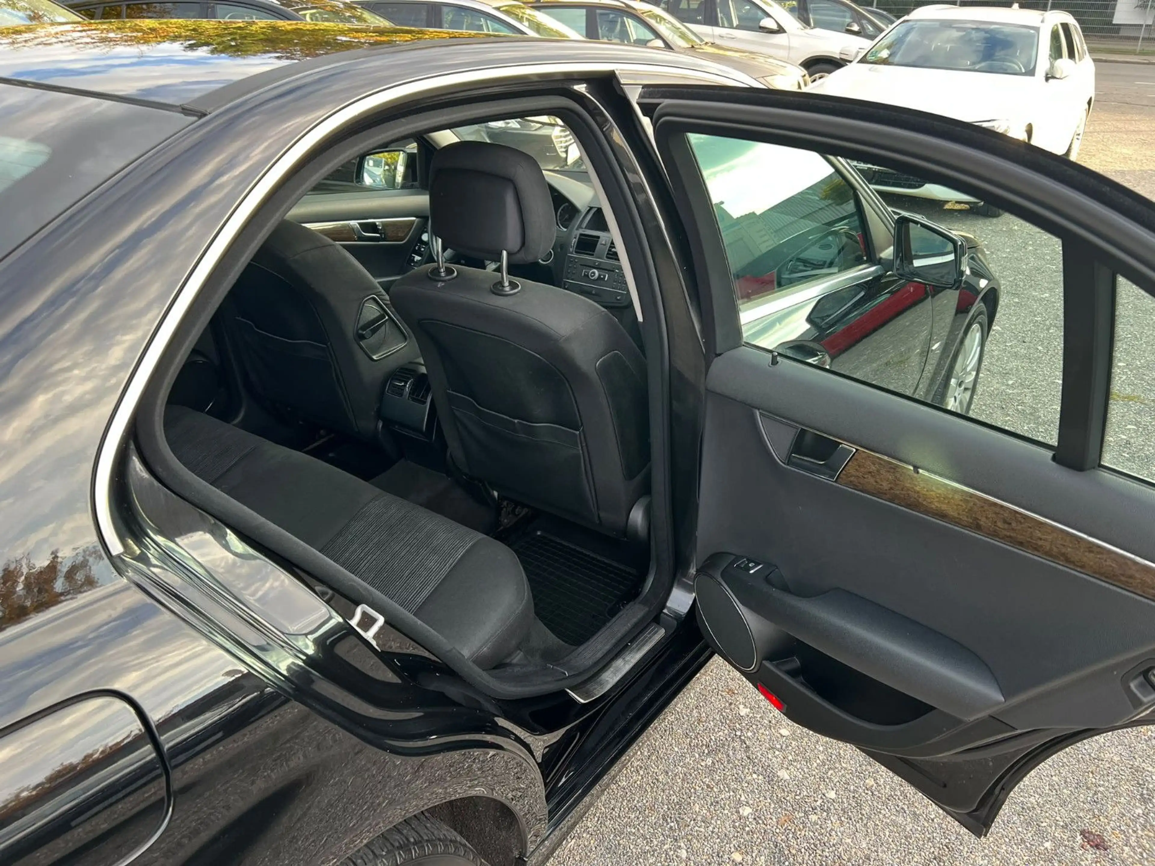 Mercedes-Benz C 180 C Limousine C 180 CGI BlueEfficiency — photo 15