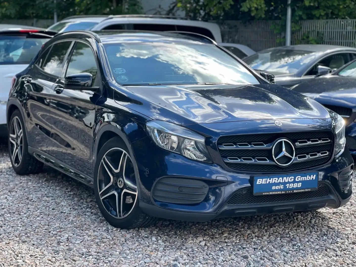 Mercedes-Benz GLA 250 GLA250*AMG+NIGHTPAKET*KAMERA*EXCLUSIV*1.HAND Blau - 2