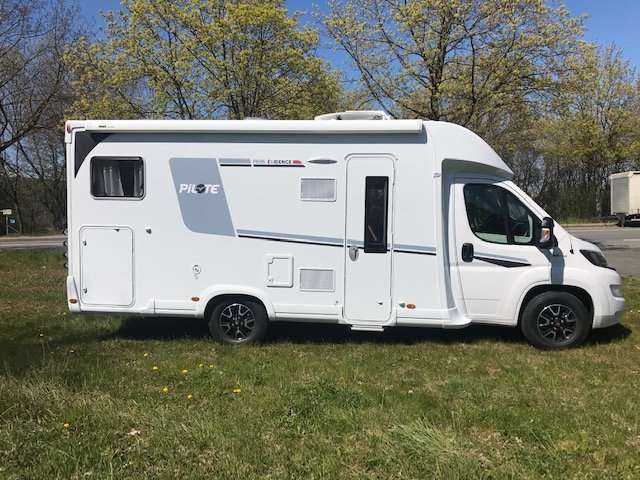 Pilote P696GJ mit Einzelbetten + Hubbett