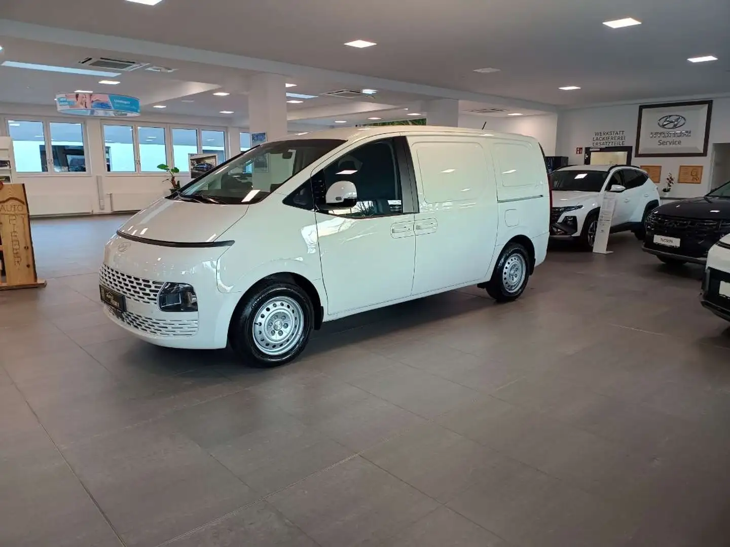 Hyundai STARIA Staria Transporter 1.6 T-GDI HEV Weiß - 2