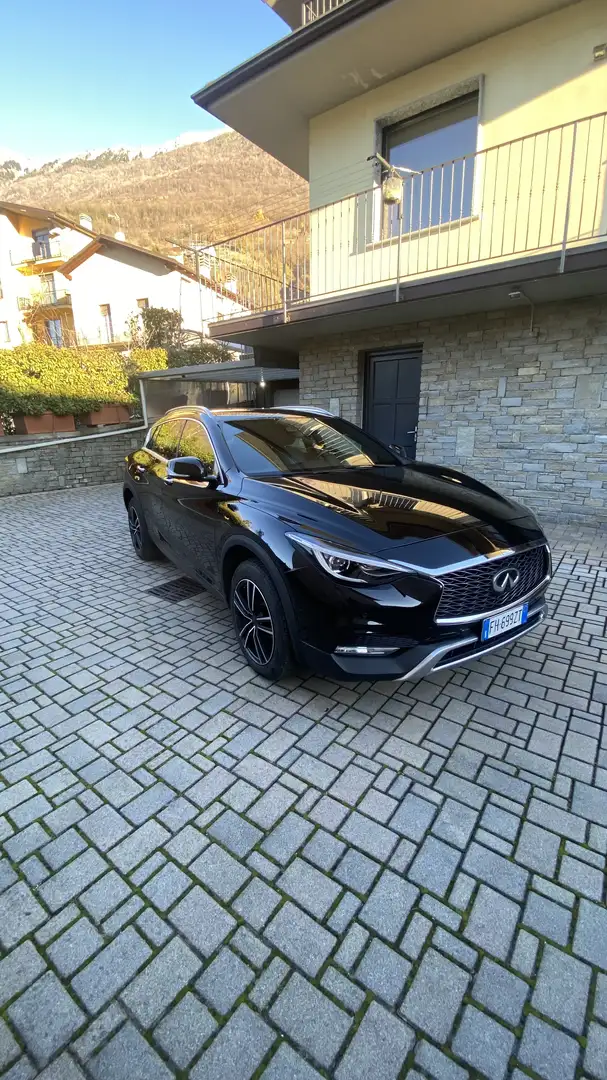 Infiniti QX30 2.2d Premium Tech awd dct - 1