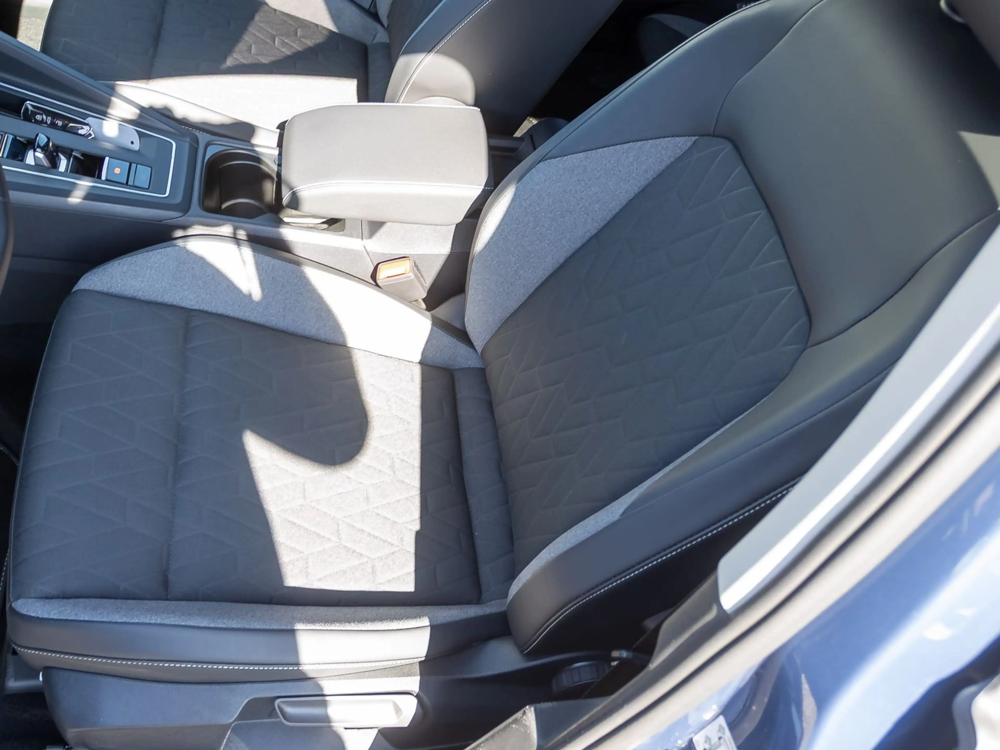 Volkswagen Golf VIII Goal 1.5 eTSI DSG Navi LED ACC EPH AHK — photo 13