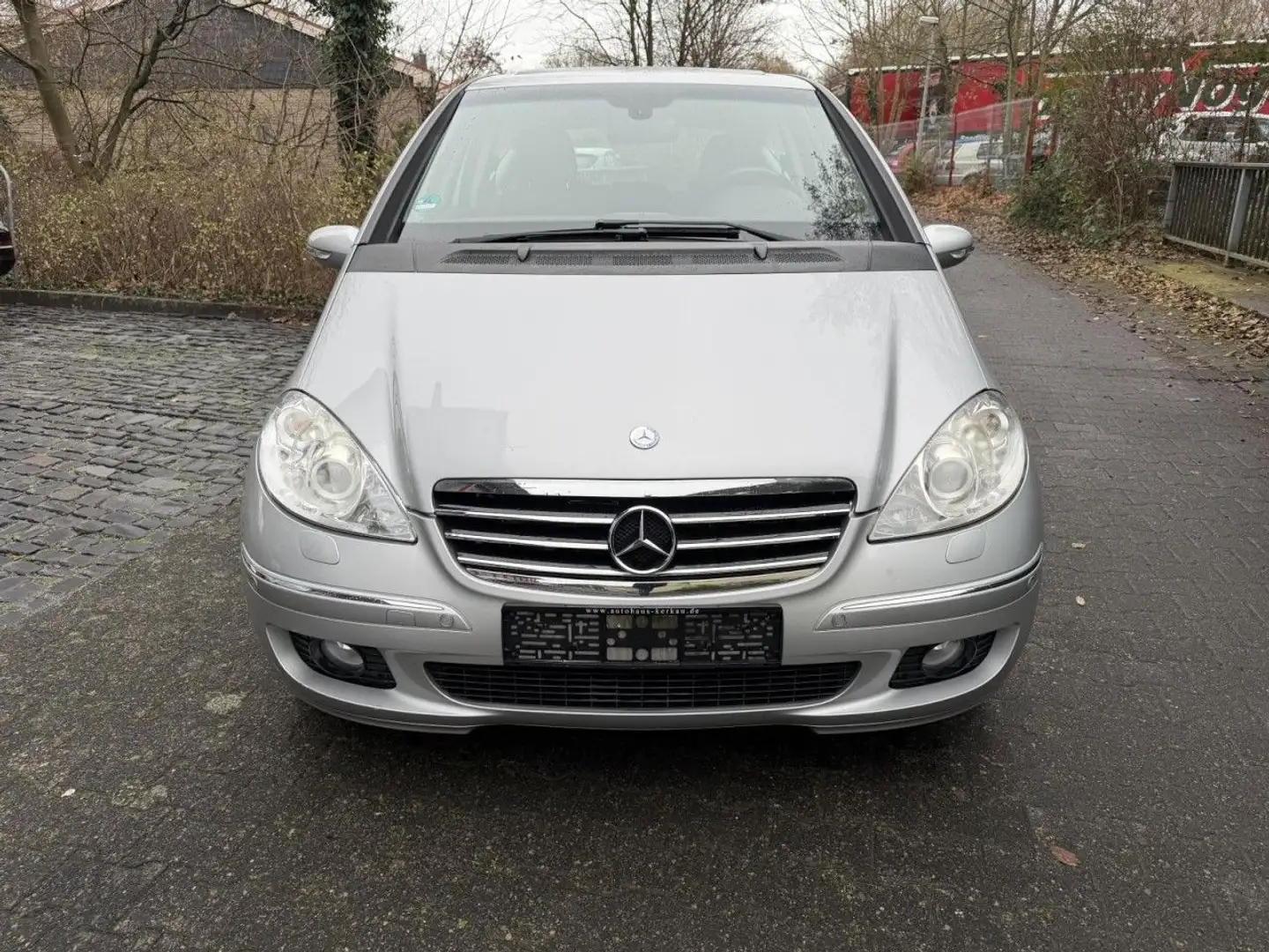 Mercedes-Benz A 170 A A 170 Klima Xenon Navi Einparkhilfe Срібний - 2