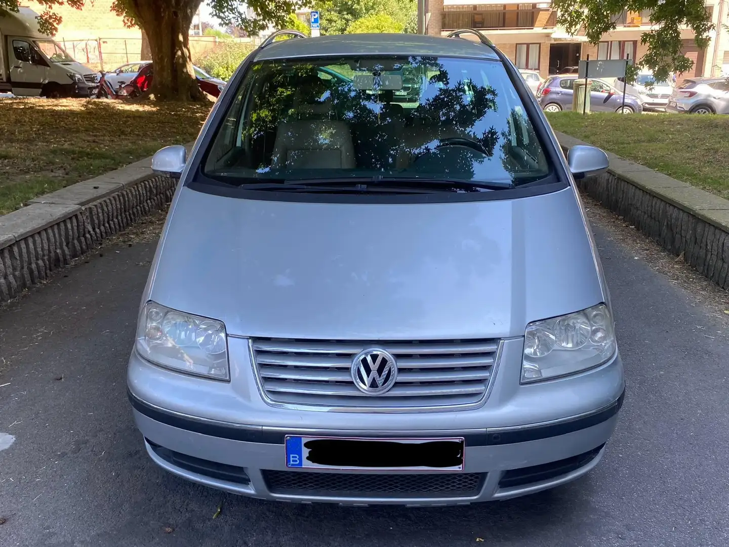 Volkswagen Sharan 1.9 TDi HIGHLINE 7 PLACES Grijs - 2