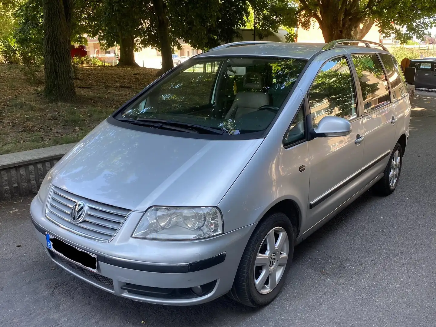Volkswagen Sharan 1.9 TDi HIGHLINE 7 PLACES Grijs - 1