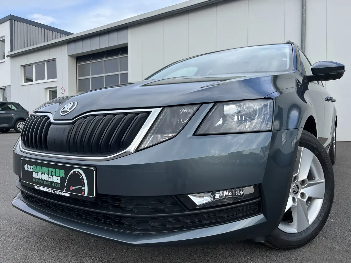 Skoda Octavia Combi 2.0 TDI 97€ m. 20% Anzahlung Tour DAB Navi Grigio - 1