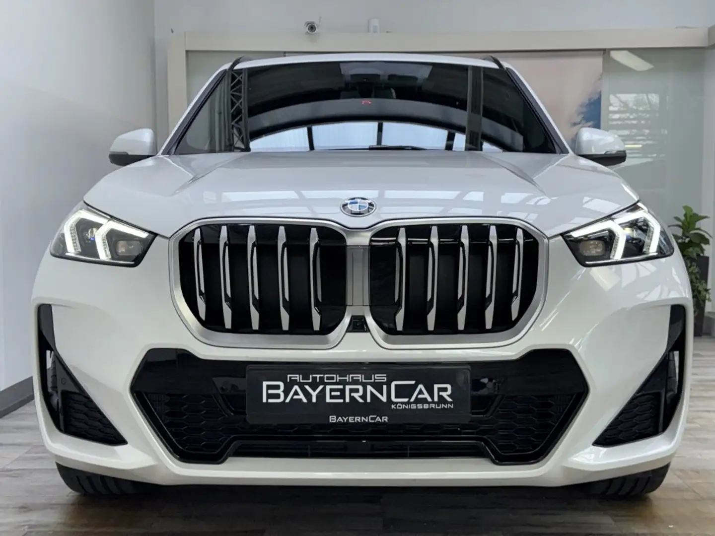 BMW X1 sDrive20i M Sport Pano ACC 360° CockpitProf Weiß - 2