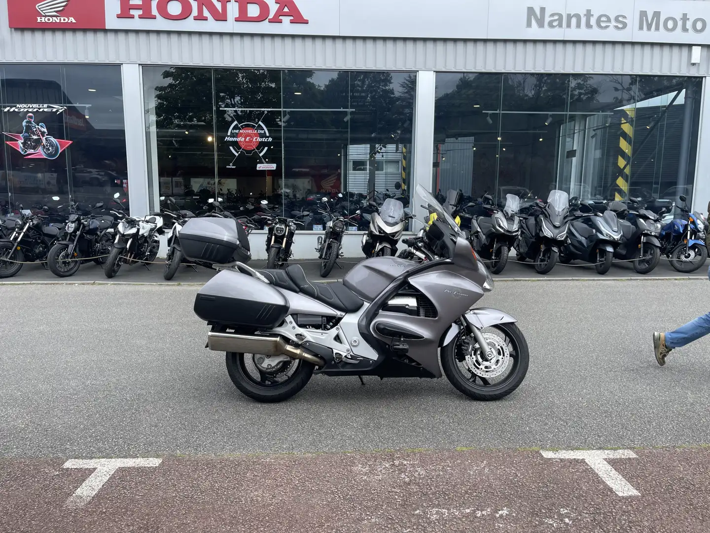 Honda Pan European Gri - 1