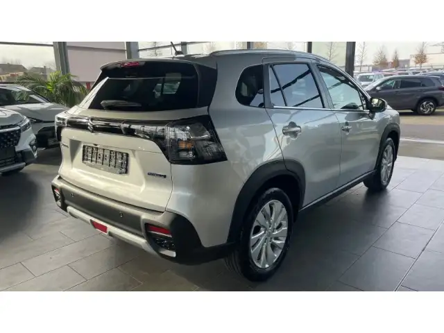 Suzuki SX4 S-Cross view 3