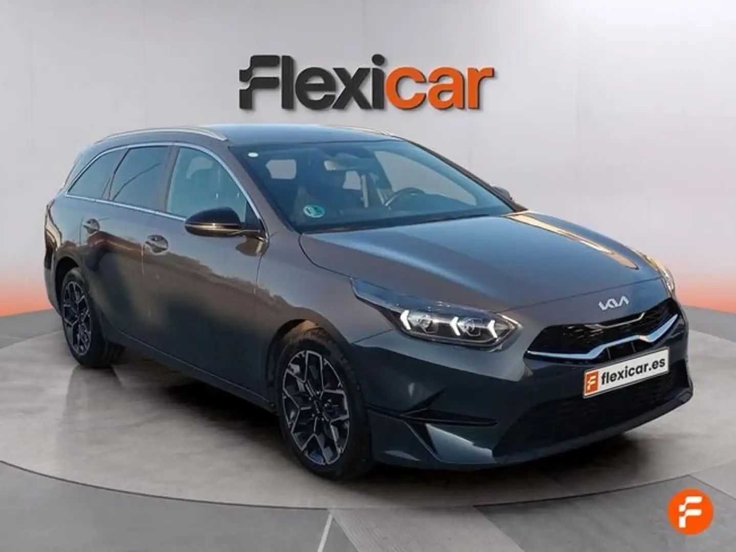 Kia Tourer 1.0 MHEV 74kW Style Edition DCT Gris - 2
