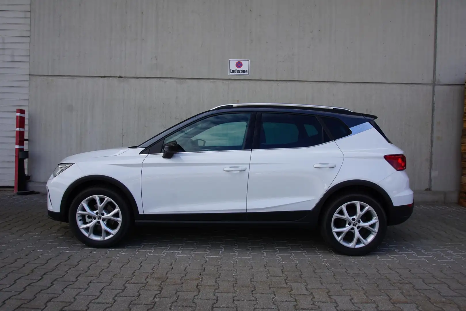 SEAT Arona FR 1.0TGI Navi/MirrorLi Kamera Voll-LED SHZ Biały - 2