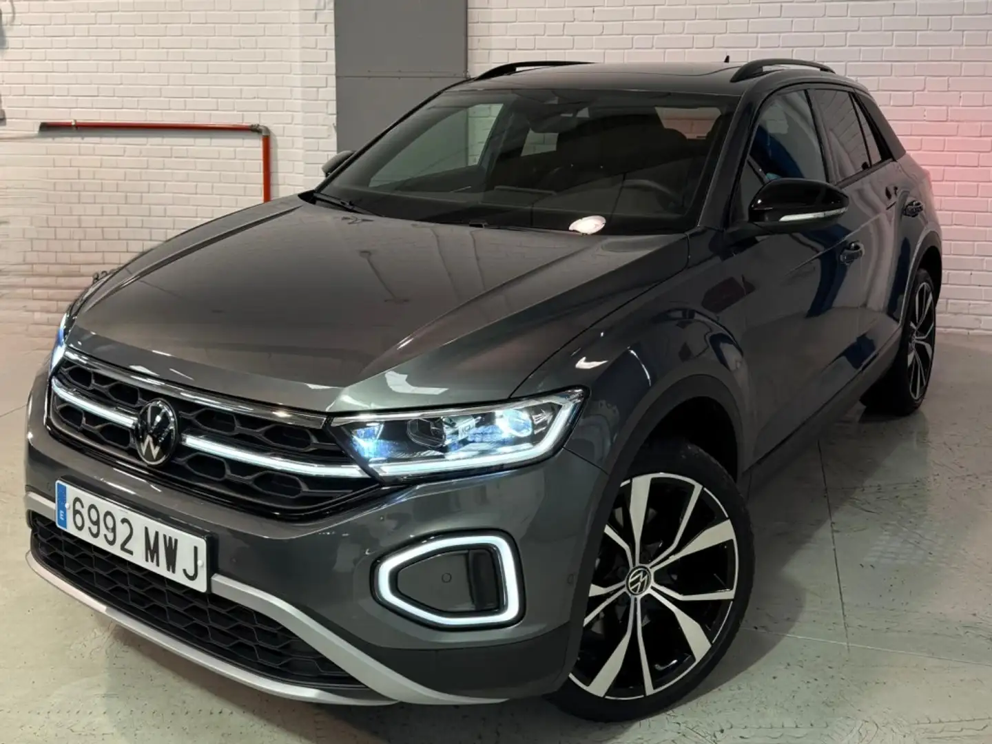 Volkswagen T-Roc 2.0TDI Dark Line 4Motion DSG7 110KW Grau - 1