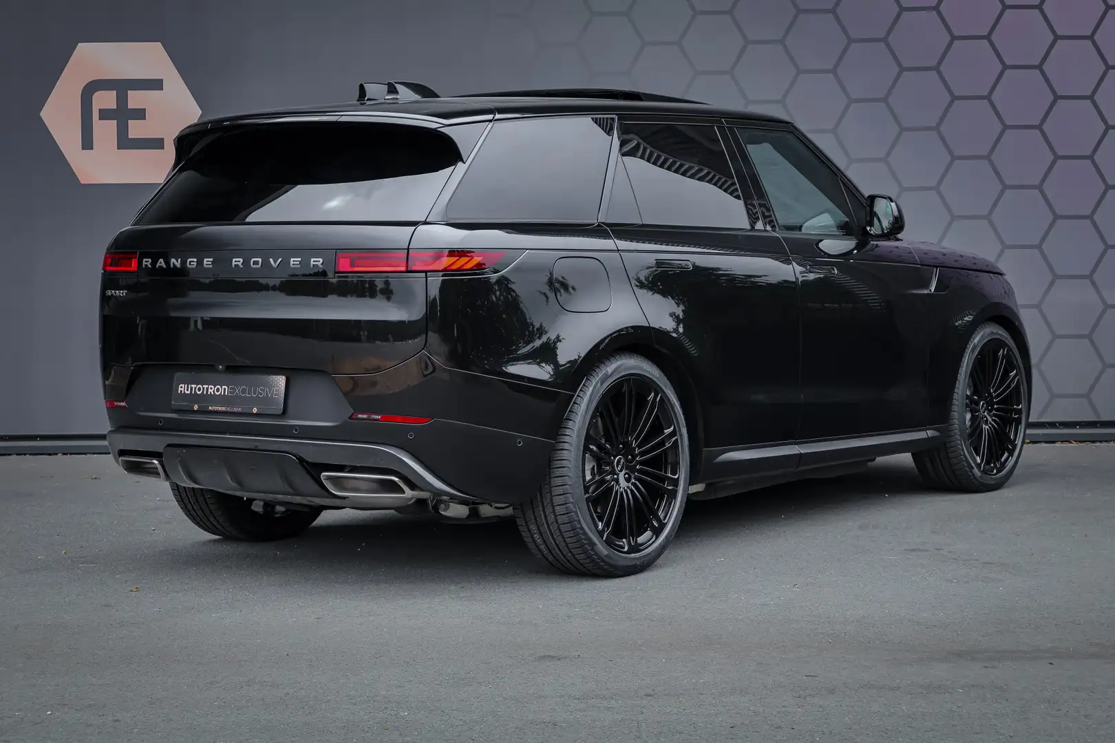 Land Rover Range Rover Sport 3.0 P460e SE | ADAPTIVE CRUISE | PANORAMADAK | HEA Zwart - 2