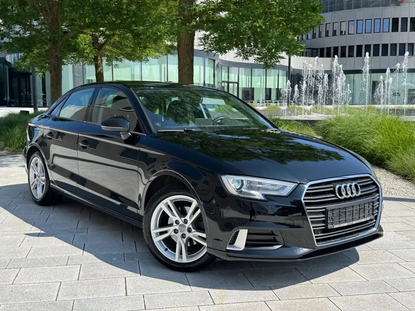 Audi A3 Limousine 35 TFSI Sport*NAVI*Xenon*PDC*Klima Noir - 1